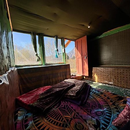 Hippy Hyde Kalga Hotell Kalgha Eksteriør bilde