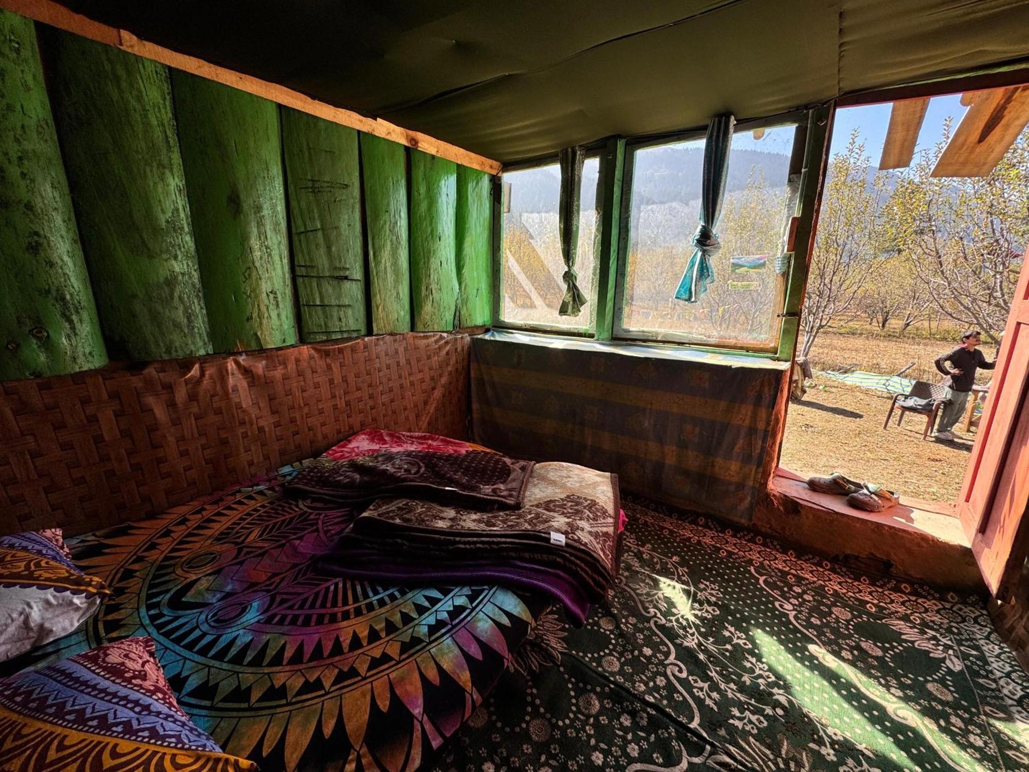 Hippy Hyde Kalga Hotell Kalgha Eksteriør bilde